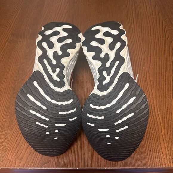 NIKE INFINITY REACT FLYNIT - Picture 6 of 8